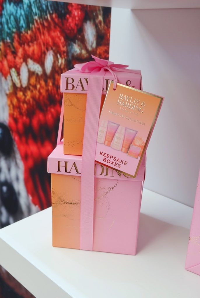 baylis-and-harding-jojoba-vanilla-almond-pamper-present-gift-set