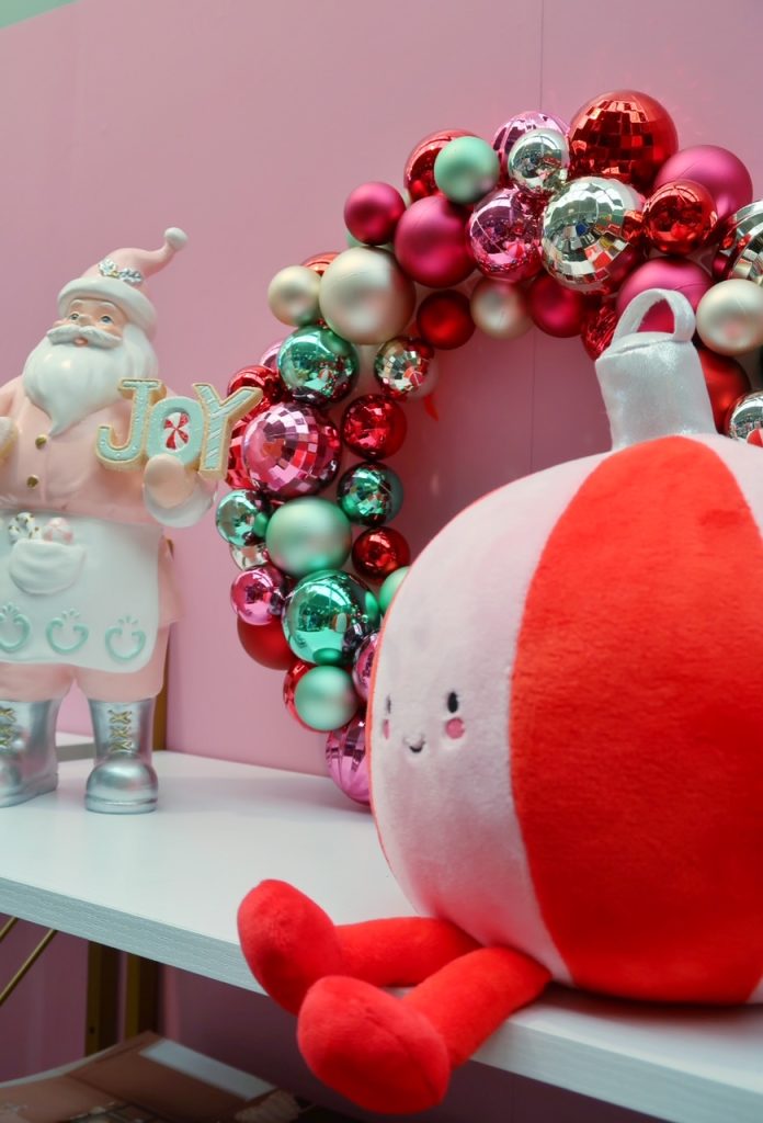 bm-bauble-door-stop-christmas