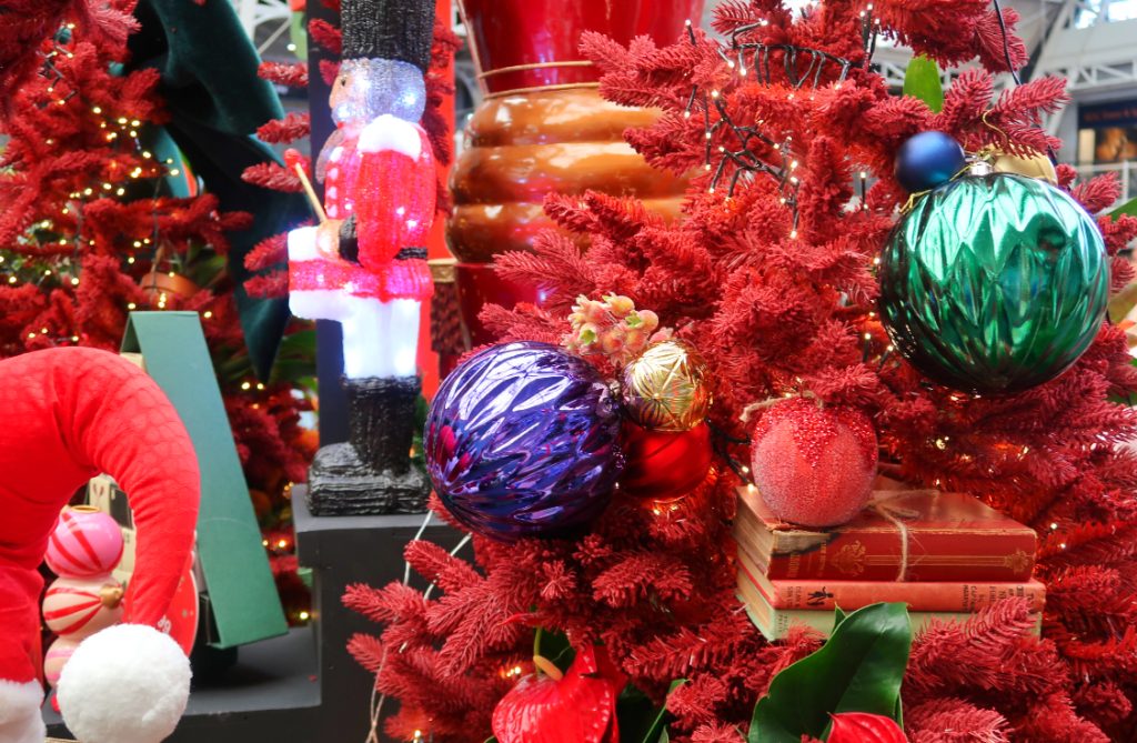 dobbies-the-big-christmas-press-show