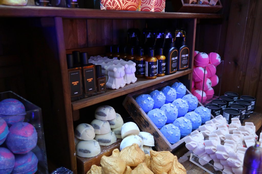 lush-showcase-christmas-collection