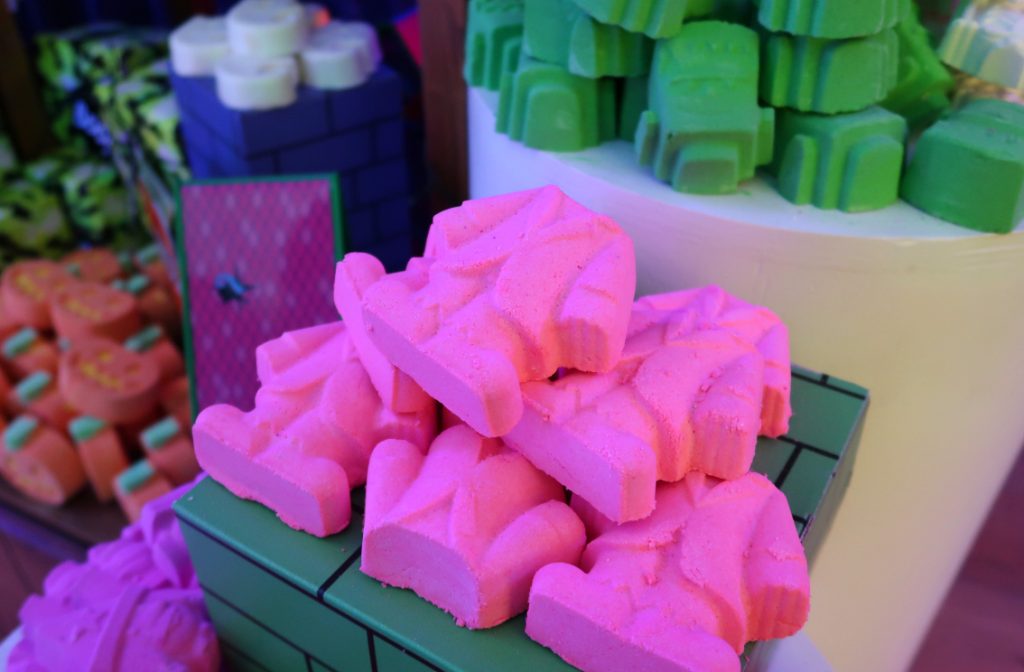 lush-frankinstein-monster-legs-body-bath-bomb