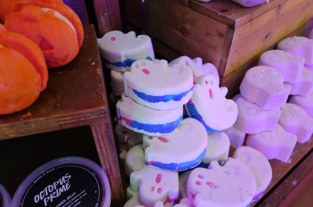 lush-ghostie-bath-bomb-review