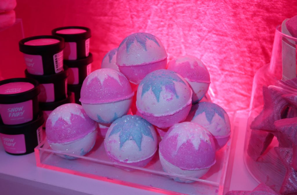 lush-snow-fairy-bath-bomb
