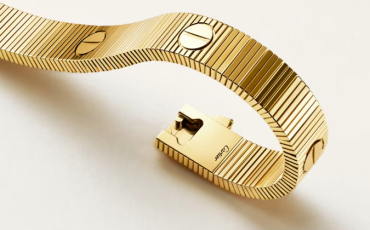 cartier-love-unlimited-bracelet-gold-close-up