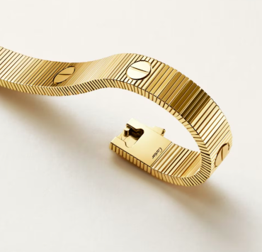 cartier-love-unlimited-bracelet-gold-close-up