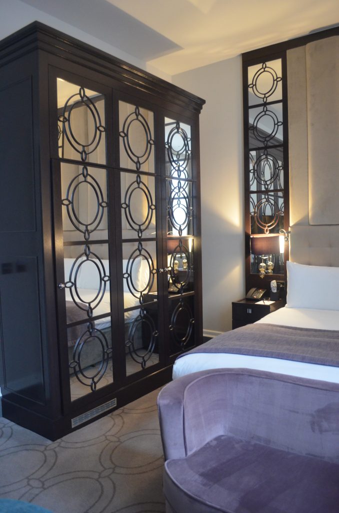 courthouse-hotel-room-decor