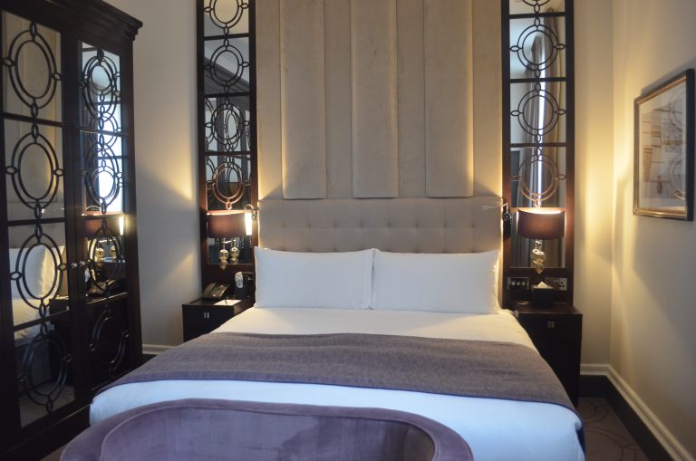 courthouse-hotel-london-room