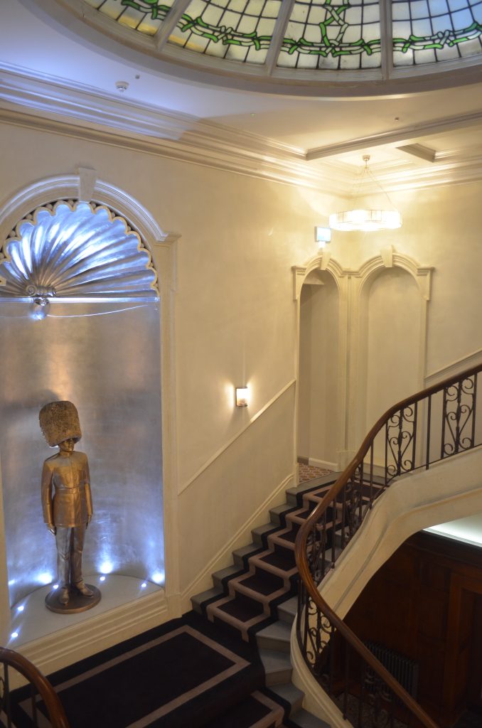 courthouse-hotel-shoreditch-entrance